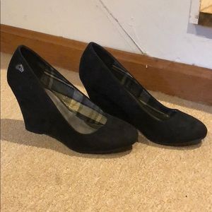 Black wedge heels